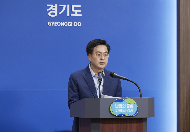 3일 오전 경기도청 브리핑룸에서 김동연 경기도지사가 서울-양평 고속도로 사업 관련 입장발표를 하고 있다.