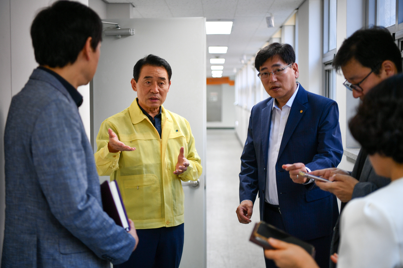 포천시는 제6호 태풍 카눈 북상에 따라 조기 퇴영을 결정한 2023 제25회 세계스카우트잼버리에 참가했던 사우디아라비아 대원 130명을 위한 숙소를 제공하는 등 TF팀을 구성해 지원에 나섰다.
