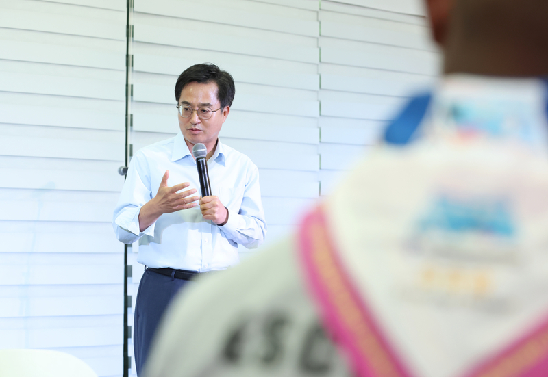 10일 오후 도담소에서 열린 2023 세계스카우트잼버리 참가자 공연 관람 및 간담회장에서 김동연 경기도지사가 인사말을 하고 있다. (경기도 제공)