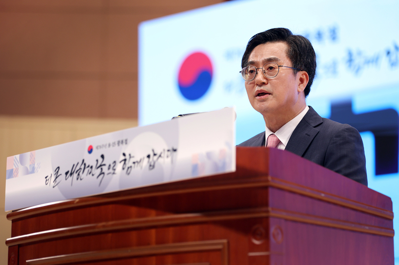 15일 오전 경기도경제과학진흥원에서 열린 제78주년 광복절 기념식에서 김동연 경기도지사가 경축사를 하고 있다.