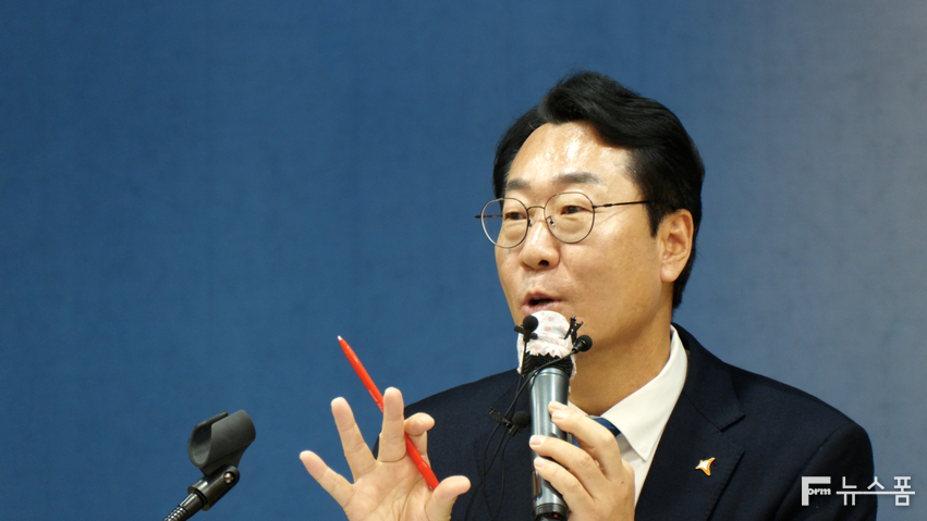 정명근 화성시장은 21일 시청 대회의실에서 ‘상상이 현실이 되는 100만화성, 새로운 출발’을 주제로 시정브리핑을 실시했다.