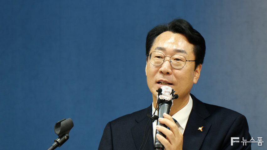 정명근 화성시장은 21일 시청 대회의실에서 ‘상상이 현실이 되는 100만화성, 새로운 출발’을 주제로 시정브리핑을 실시했다.