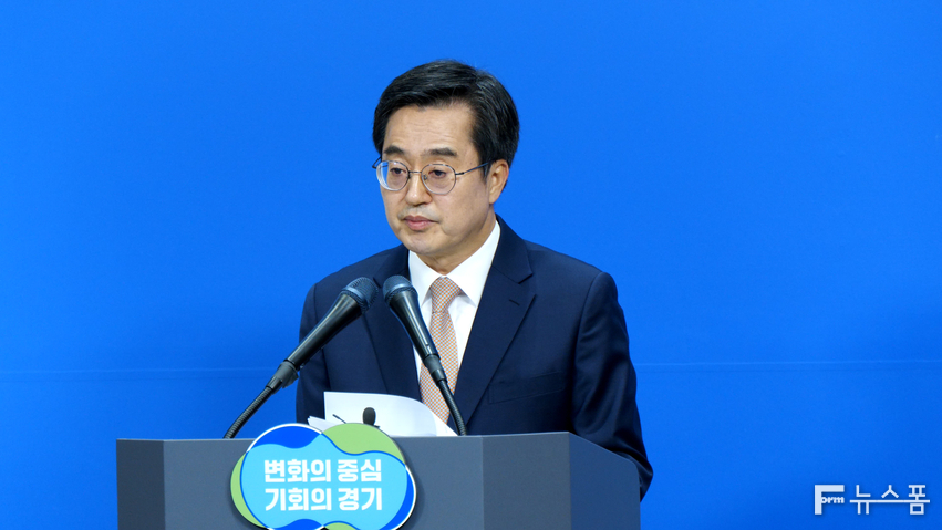 김동연 경기도지사는 3일 오전 경기도청 브리핑룸에서 기자회견을 열고 윤 정부의 침묵으로 총선 전 경기북부특별자치도 설치를 위한 주민투표와 특별법 처리가 무산된 것에 대해 불편한 심경을 드러냈다.