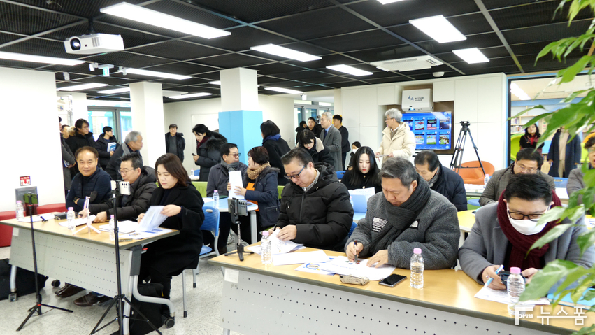 경기도교육청은 2021년부터 2023년까지 진행한 화성 청룡초등학교(경기도 화성시 비봉면 주석로 610)의 '그린스마트스쿨' 사례 소개를 위해 24일 청룡초에서 '경기형 공간재구조화 사업 5개년 기본계획' 관련 언론 브리핑을 실시했다.