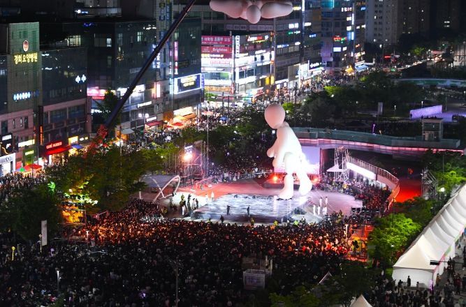 문체부 지역문화매력 100선에 선정된 안산국제거리극축제 모습.