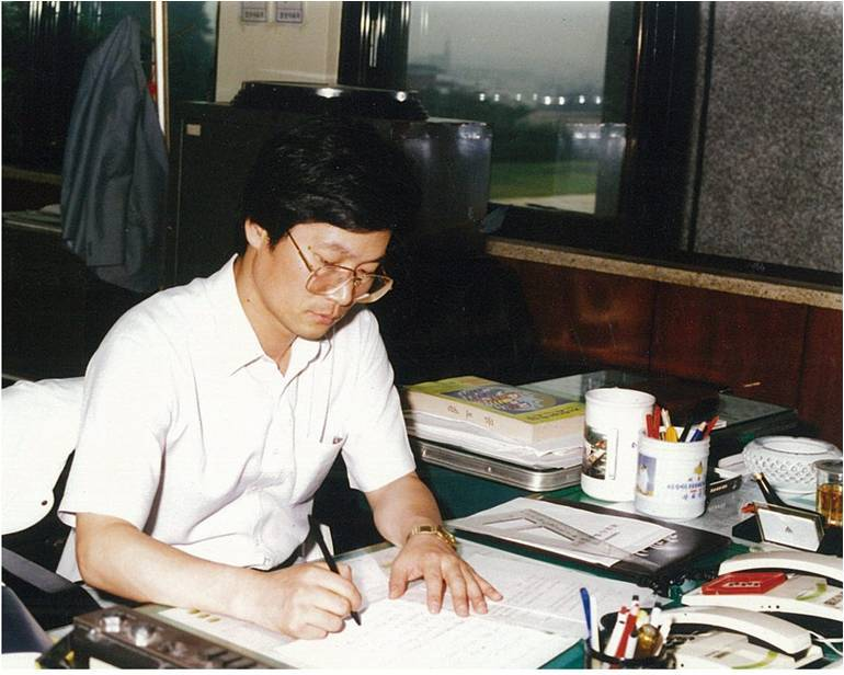 1988년 경기도청 공보관실 이강석 (촬영 : 조명수 실장)