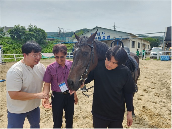 말과 친해지기 체험 행사.