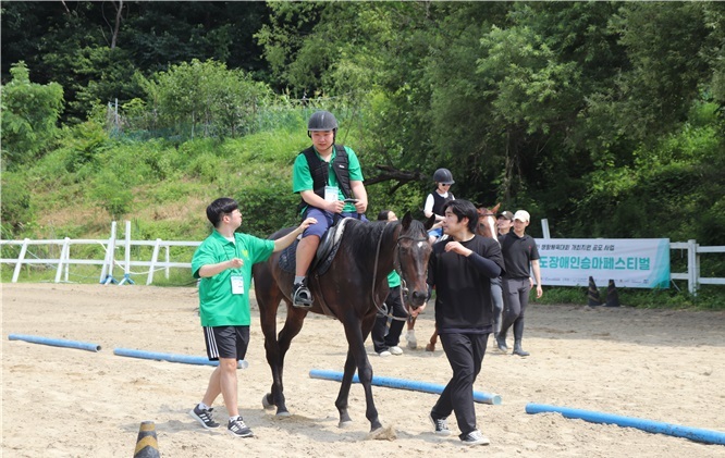 폴벤딩 경기 모습.