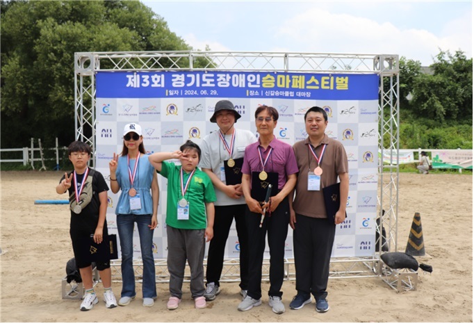 폴벤딩 시상식.
