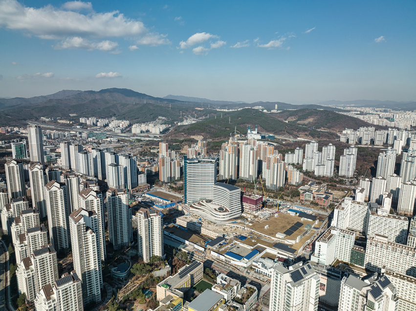 광교 경기도청사와 주변 전경.