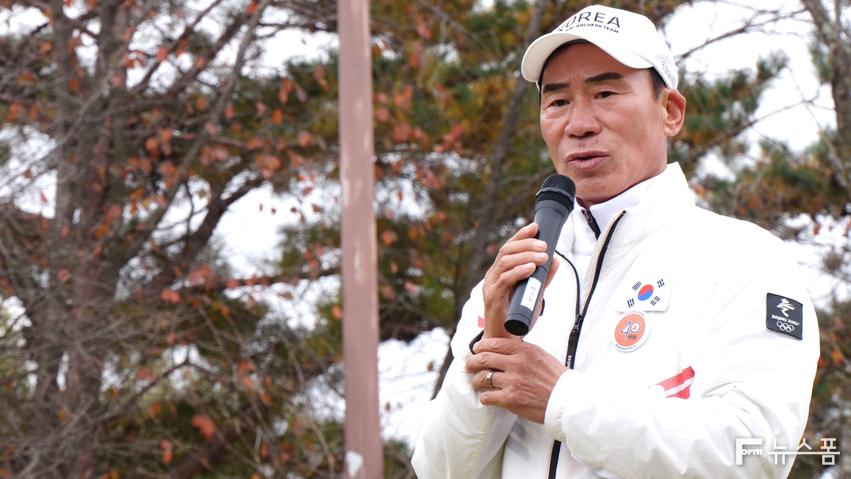 강원도 문막에 위치한 센추리21컨트리클럽에서 열린 '제1회 경기도체육회장배 경기도체육인 자선골프대회'에서 이원성 경기도체육회장이 인사말을 하고 있다.