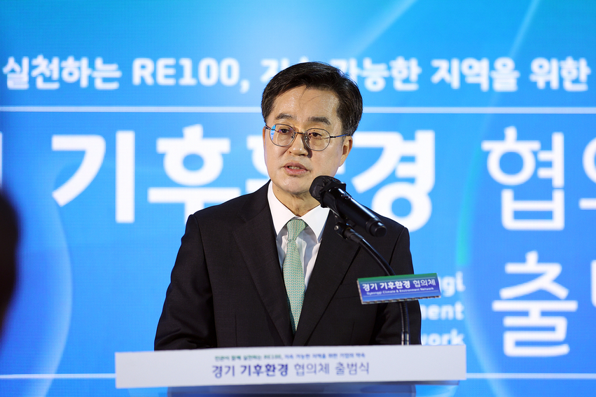 12일 오전 화성시 힘펠 본사에서 열린 「경기 기후환경협의체」 출범식에서 김동연 경기도지사가 인사말을 하고 있다.
