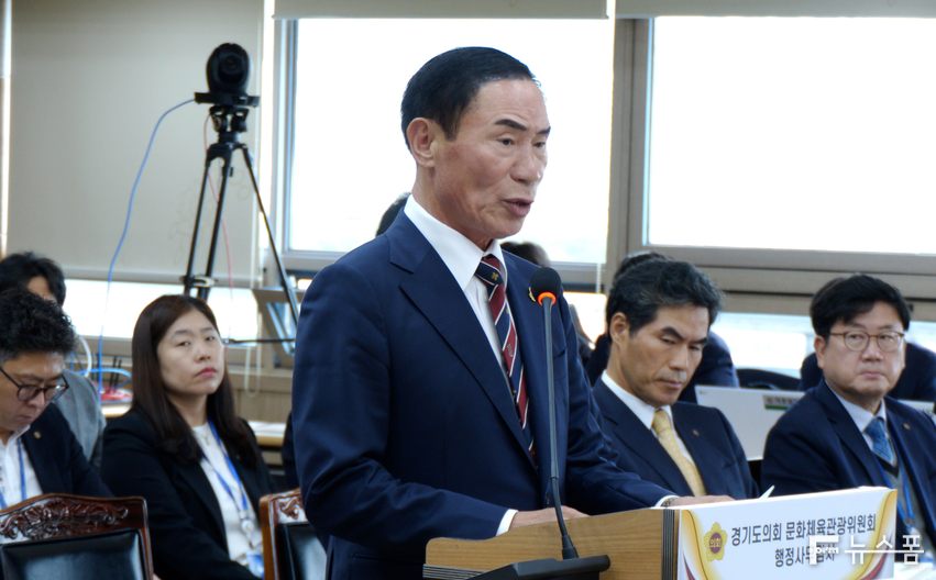14일 오전 10시부터 경기도체육회관 대회의실에서는 열린 경기도체육회와 경기도장애인체육회, 경기도수원월드컵경기장관리재단(이하 재단)에 대한 경기도의회 문화체육관광위원회 행정사무감사에서 이원성 경기도체육회장이 발언을 하고 있다.