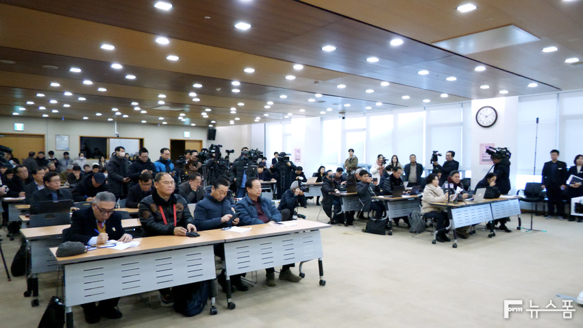 성남시는 계속되는 경기침체로 위축된 민생경제 회복을 위해 성남사랑상품권 할인 판매 확대 계획을 24일 발표했다. 김영준 기자 ojun1256@gmail.com