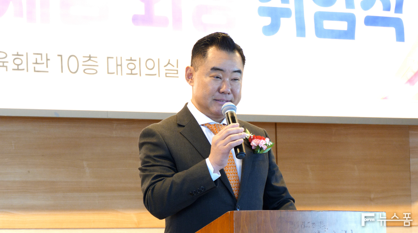 3일 경기도체육회관 대회의실에서 열린 전재범 제4대 경기도육상연맹회장 취임식에서 전재범 회장이 취임사를 하고 있다.