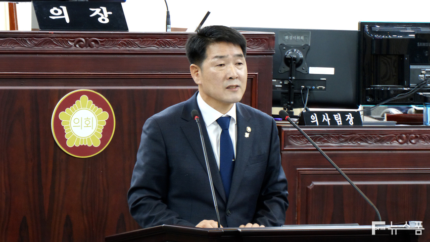 2월 18일 열린 화성특례시의회 출범식에서 배정수 화성특례시의장이 기념사를 하고 있다.