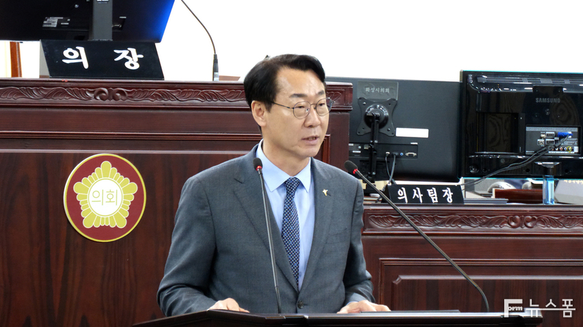 2월 18일 열린 화성특례시의회 출범식에서 정명근 화성특례시장이 축사를 하고 있다.