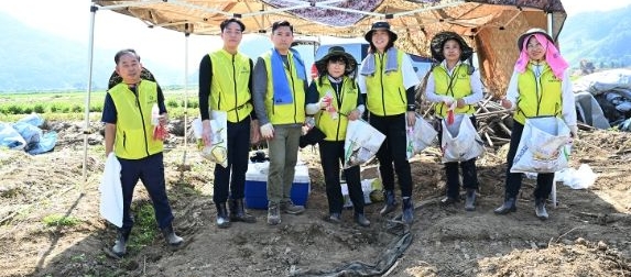 의정부시의회는 집중호우로 큰 피해를 입은 의정부시 자매도시 충북 괴산군을 찾아 수해복구 지원활동을 펼쳤다.