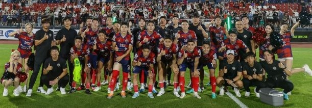 김천상무프로축구단이 6일 오후 7시 30분, 김천종합운동장에서 열린 ‘하나원큐 K리그2 2023’ 25R 성남FC와 홈경기에서 조영욱, 강현묵, 그리고 김민준의 멀티골로 4대 0 대승을 거뒀다.