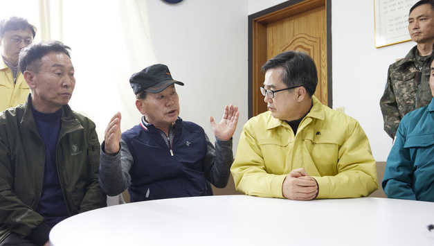 오폭 현장 찾은 김동연 "선제적으로 피해복구 지원"