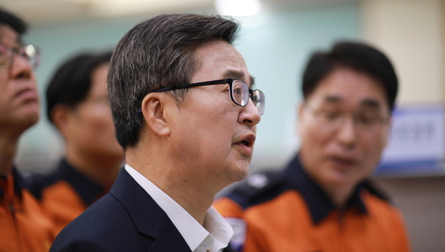 경북 북부 산불확산에 경기도 소방재난본부 찾은 김동연 지사