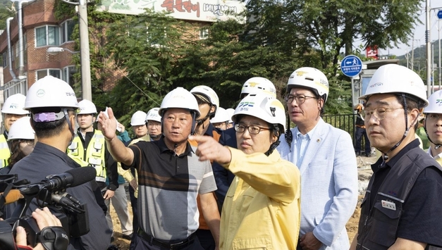 호우 예보 앞두고 신안산선 복구 현장 찾은 김동연 지사