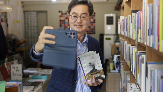 김동연 지사 “소비쿠폰도 쓰고 좋아하는 책도 사고 기쁨 두배”