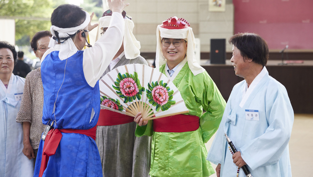 양주로 간 '달달버스' ... 김동연 "전통 잇는 청년 예술인 응원"