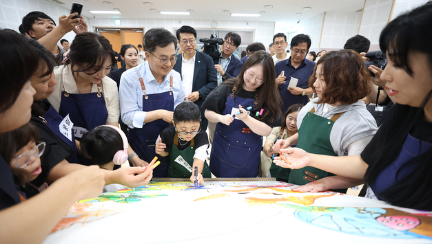 달달버스 첫 탑승자는 도담학교 학생과 부모들