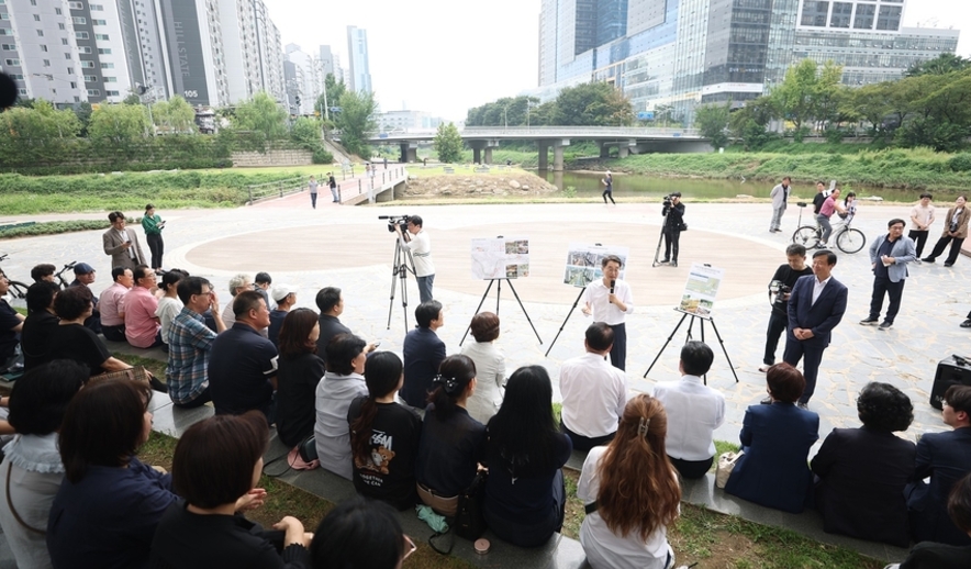 안양천 찾은 김동연 지사 “국가정원 승격 위해 적극 노력”