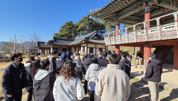 "승마체험으로 장애대학생들 건강한 여가 체험기회 제공"