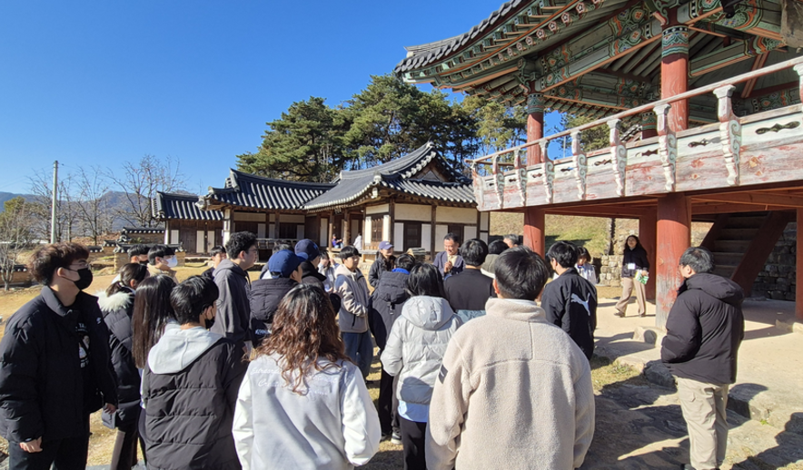 "승마체험으로 장애대학생들 건강한 여가 체험기회 제공"
