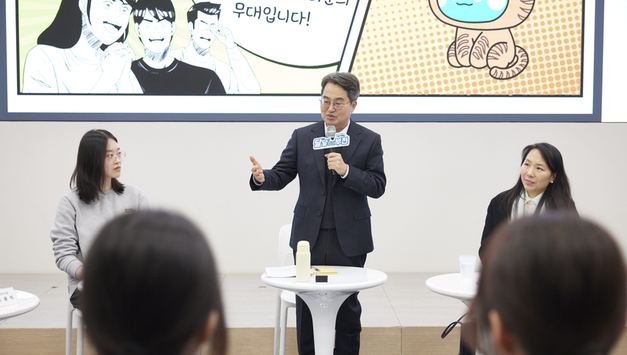 김동연 “만화는 상상력의 원천... 웹툰 산업 더 지원 계기”