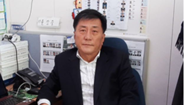 고희소년의 <붉은시집> “헤어지는 중” 출간