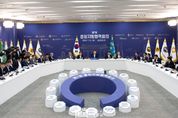 尹 대통령·시도지사, 저출생·외국인 놓고 3시간 열띤 토론