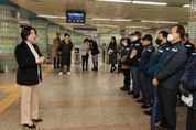 과천시, 지하철 역사 통행 불편 개선 위한 안내 인력 운영… 개찰구 방향 개선도 지속 협의