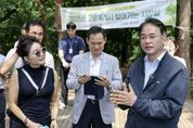이동환 고양시장, 도래울석탄공원 맨발길 조성 현장 방문