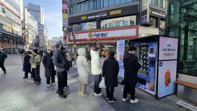 군포시, 스마트 핫팩 자판기 운영 첫날부터 '대박'
