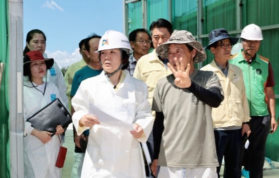 김보라 안성시장, 축산 폭염 피해 대응 농장 방문
