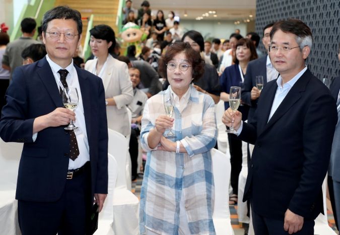 (왼쪽부터) EBS 김유열 사장, EBS 유시춘 이사장, 이동환 고양특례시장