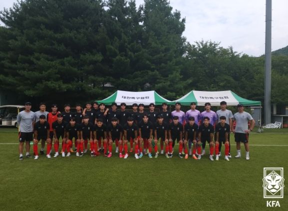 지난 8월 SBS컵 국제유소년축구대회를 앞두고 소집훈련을 진행한 U-18 대표팀의 모습.