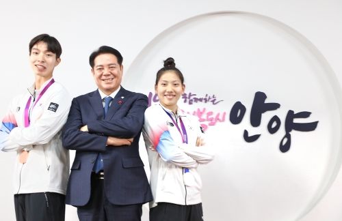 항저우 아시안게임 활약 선수들, 안양시청 방문…“금의환향”