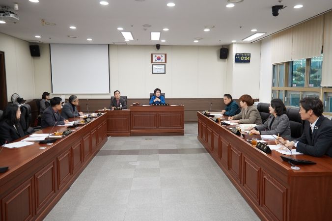 용인특례시의회 자치행정위원회, 2023년도 행정사무감사 마무리하며 강평 실시