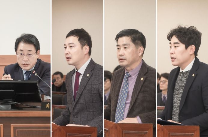 남양주시의회 도시교통위원회 위원들이 조례안을 제안설명하고 있다. 좌측부터 조성대 위원장, 이진환 의원, 김동훈 의원, 김상수 의원