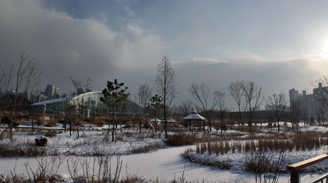 일월수목원
