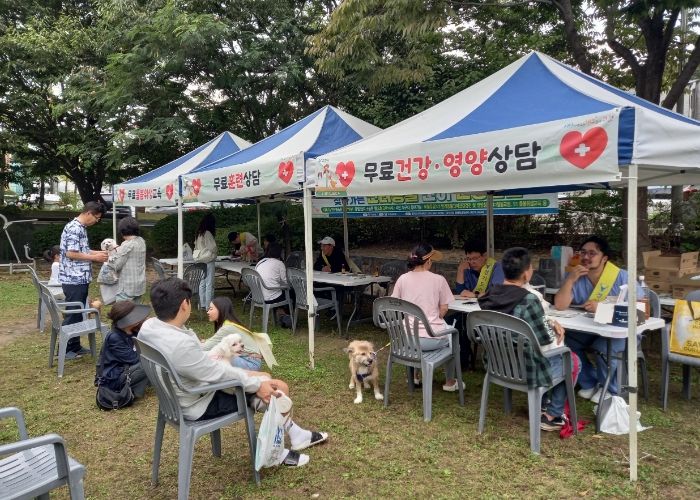 과천시는 지난해에 이어 올해에도 반려동물 돌봄 취약가구에 대해 반려동물 진료비 및 돌봄 서비스 이용 부담을 덜어주는 반려동물 의료 및 돌봄 서비스 지원사업을 실시한다.