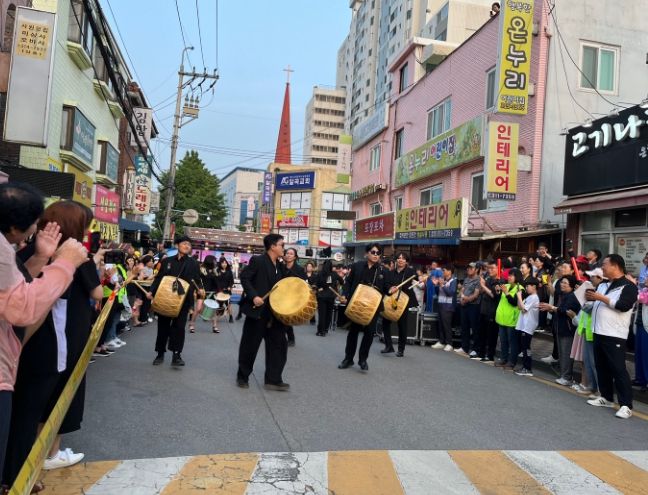 시흥시, 골목 경제와 지역 공동체 활성화 위한 '검바위 거리 페스티벌' 성료