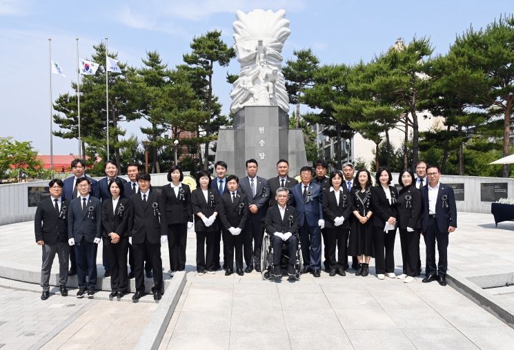 현충일 추념식에 참가한 화성시의회 의원 단체