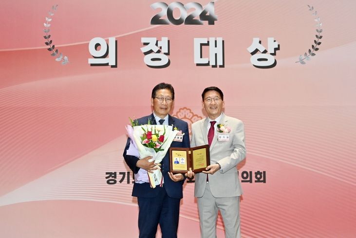파주시의회 이성철 의장, '2024 의정대상' 수상