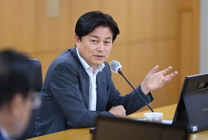 조용익 부천시장이 1일, 민선8기 2주년 첫 일정으로 공약사업 추진사항 보고회에 참석해 공약사업을 점검했다.